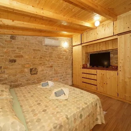 Stone House Lozica *