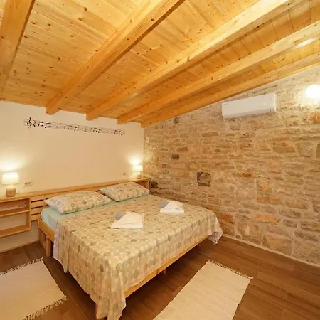 Stone House Lozica Ferienhaus *